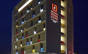 Breaking Business Hotel
