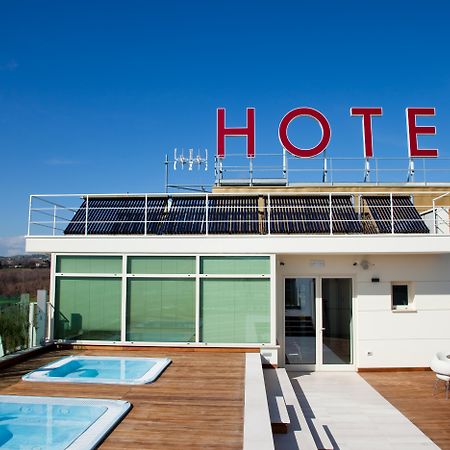 Breaking Business Hotel Mosciano SantʼAngelo Extérieur photo