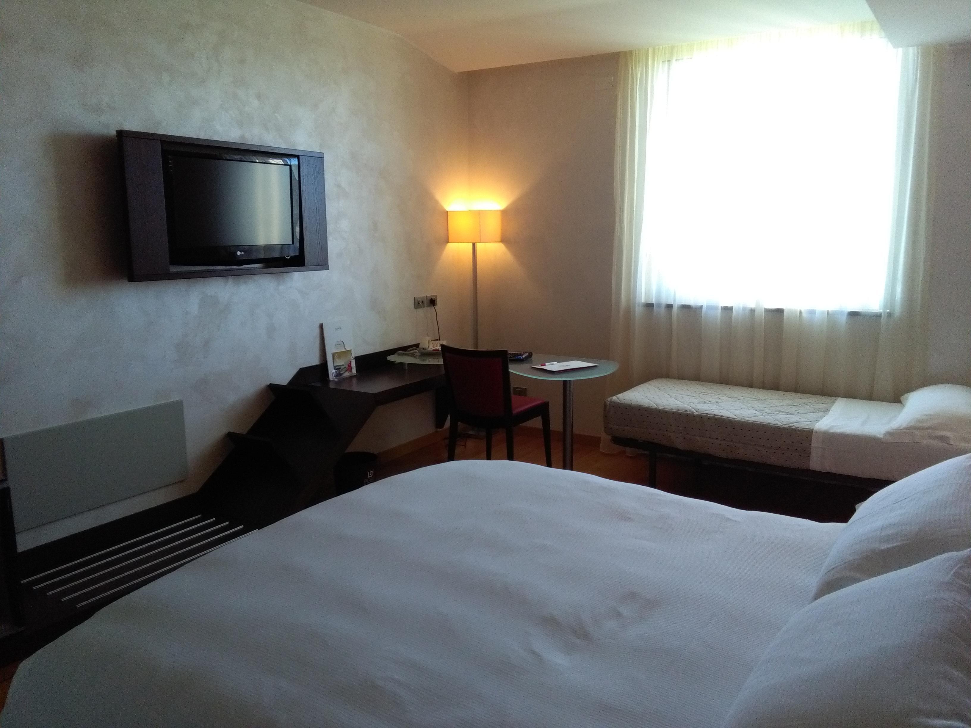 Breaking Business Hotel Mosciano SantʼAngelo Extérieur photo