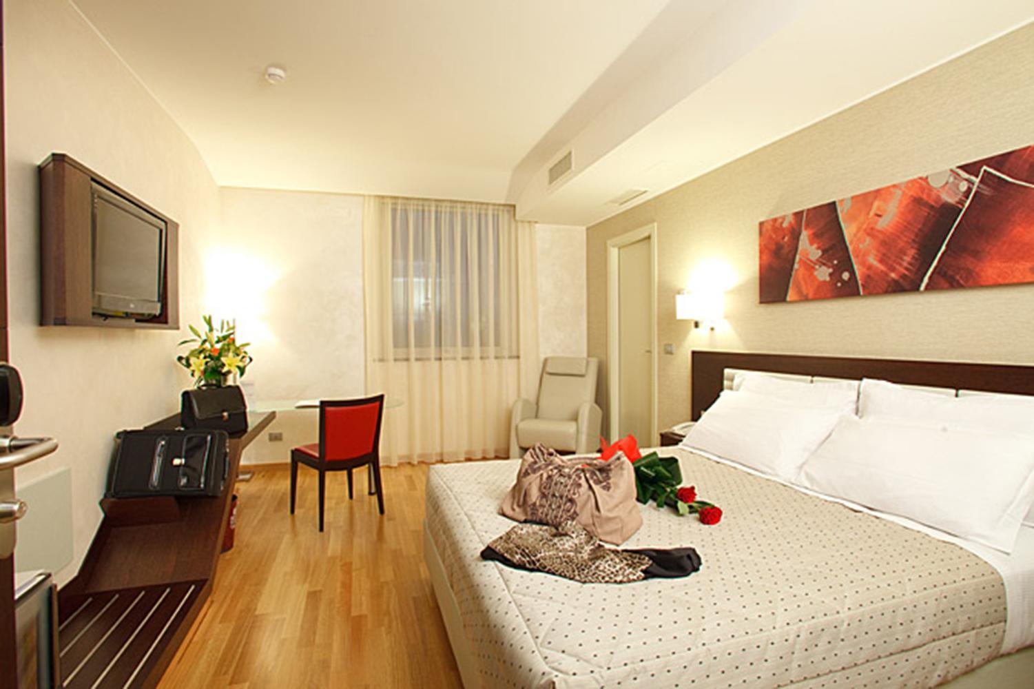Breaking Business Hotel Mosciano SantʼAngelo Extérieur photo