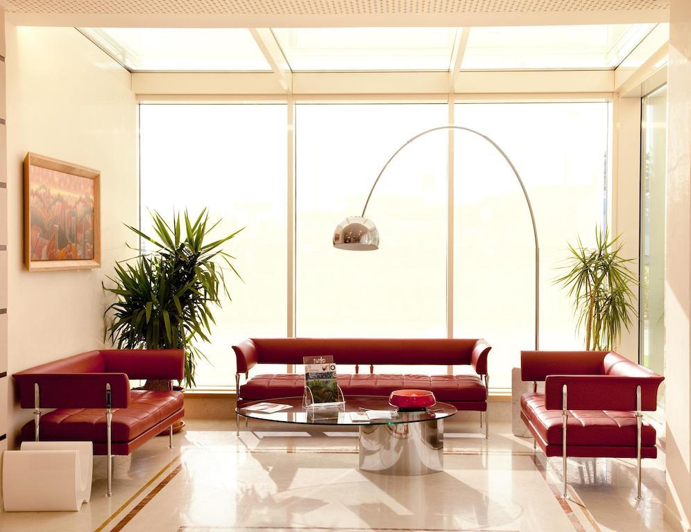 Breaking Business Hotel Mosciano SantʼAngelo Extérieur photo