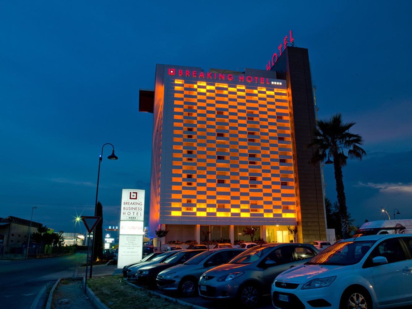 Breaking Business Hotel Mosciano SantʼAngelo Extérieur photo