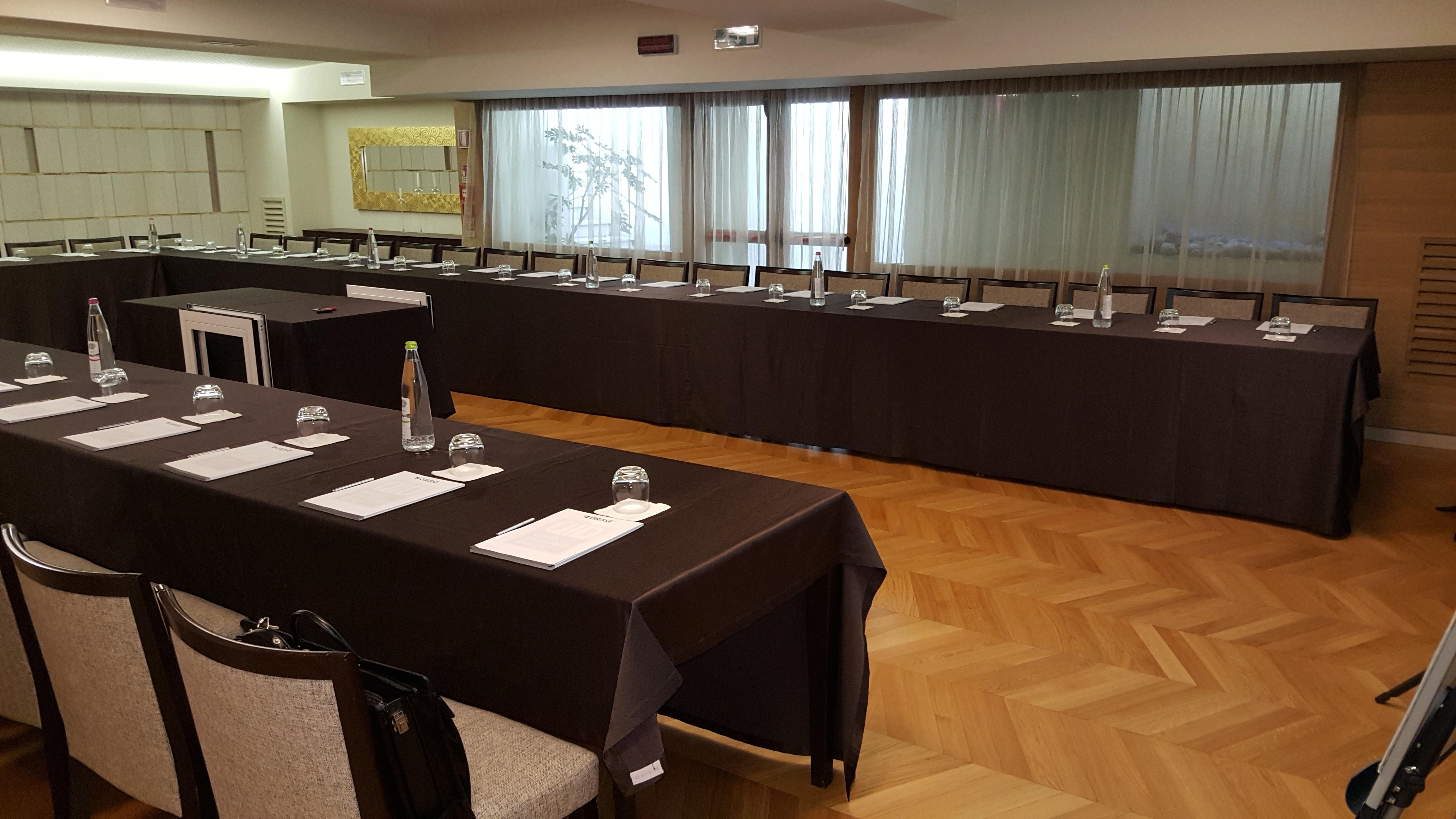Breaking Business Hotel Mosciano SantʼAngelo Extérieur photo