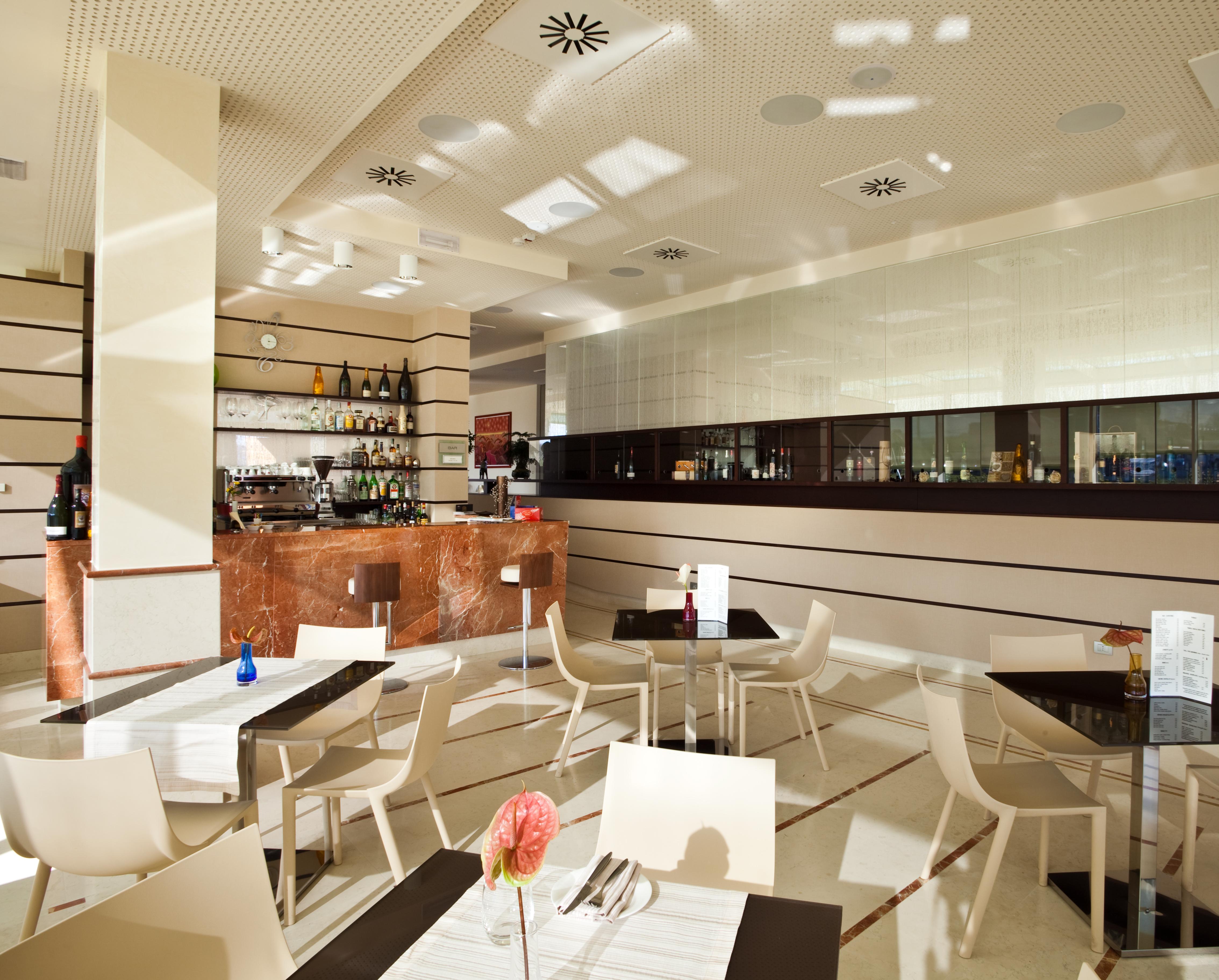 Breaking Business Hotel Mosciano SantʼAngelo Extérieur photo