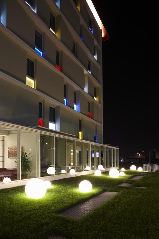 Breaking Business Hotel Mosciano SantʼAngelo Extérieur photo