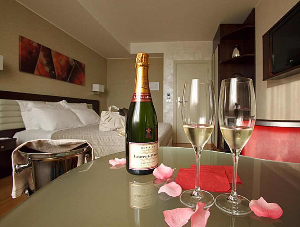 Breaking Business Hotel Mosciano SantʼAngelo Extérieur photo