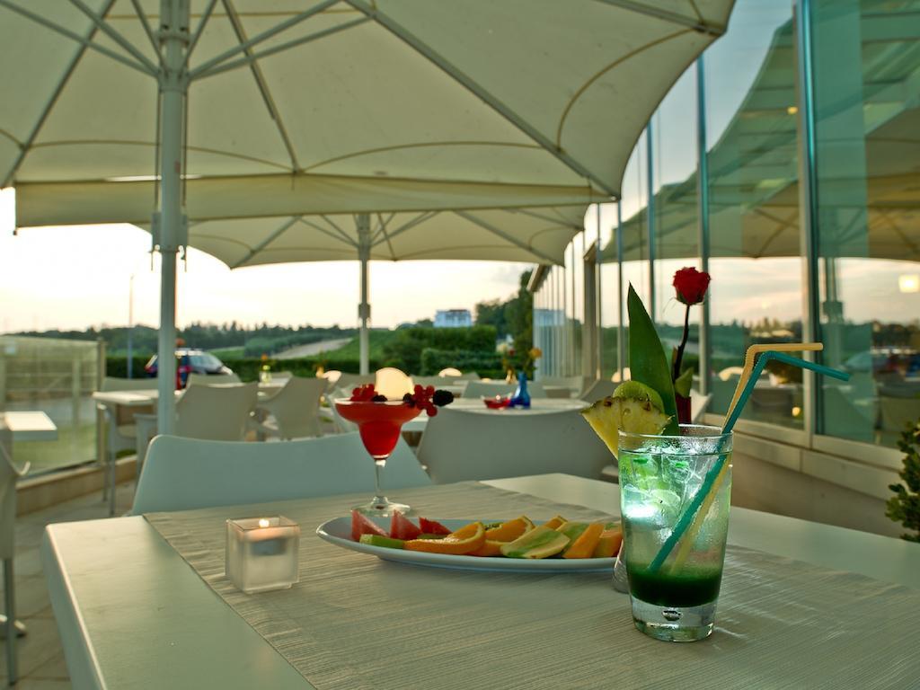 Breaking Business Hotel Mosciano SantʼAngelo Extérieur photo