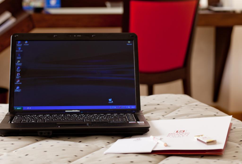 Breaking Business Hotel Mosciano SantʼAngelo Extérieur photo