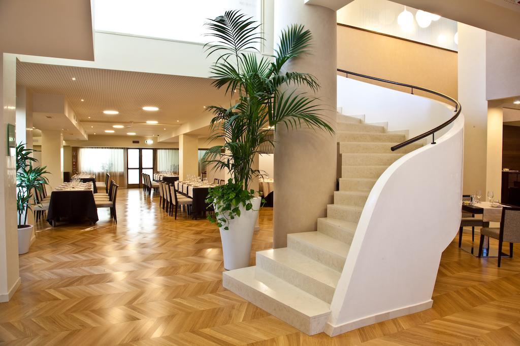 Breaking Business Hotel Mosciano SantʼAngelo Extérieur photo