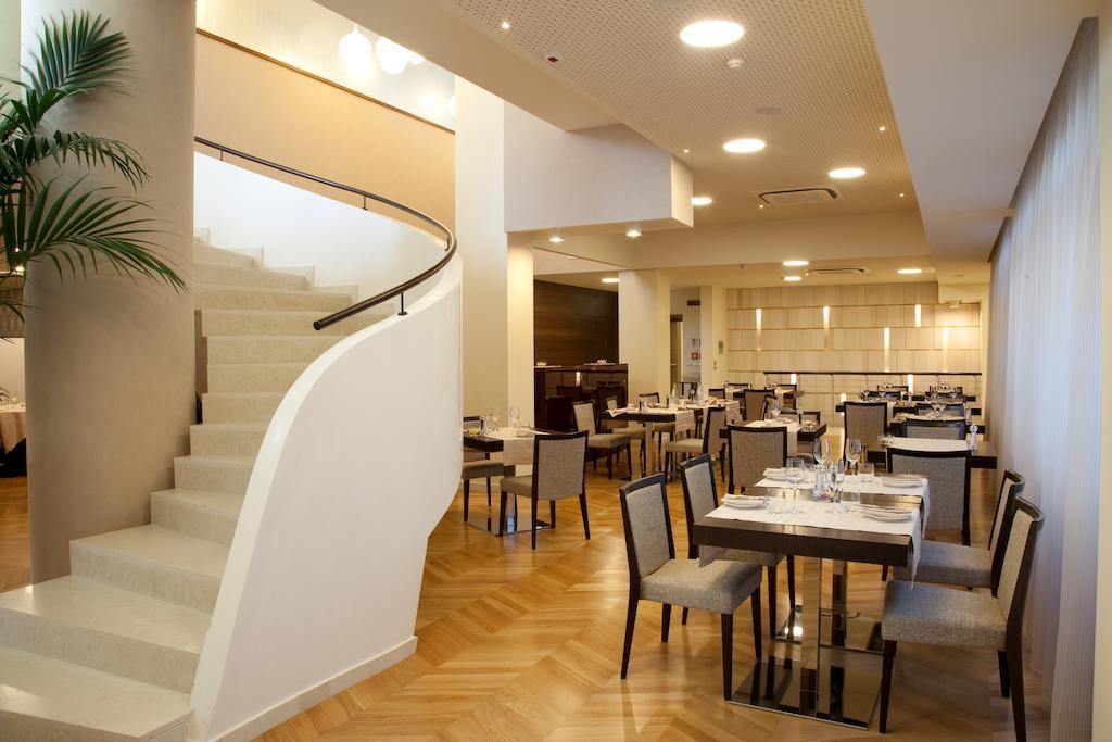 Breaking Business Hotel Mosciano SantʼAngelo Extérieur photo