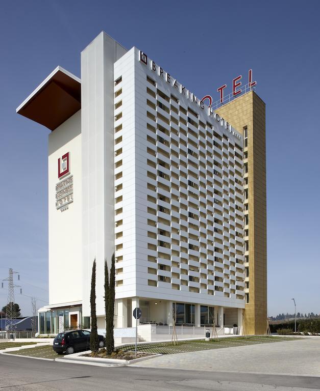 Breaking Business Hotel Mosciano SantʼAngelo Extérieur photo