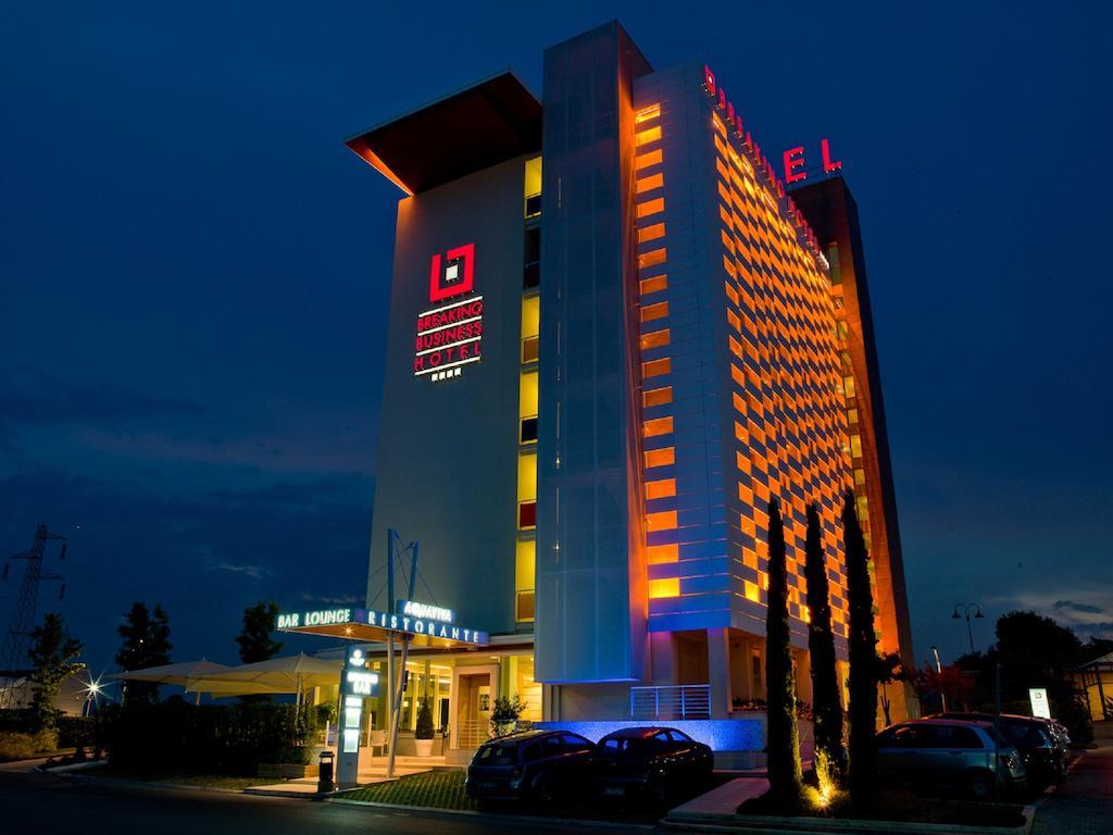 Breaking Business Hotel Mosciano SantʼAngelo Extérieur photo
