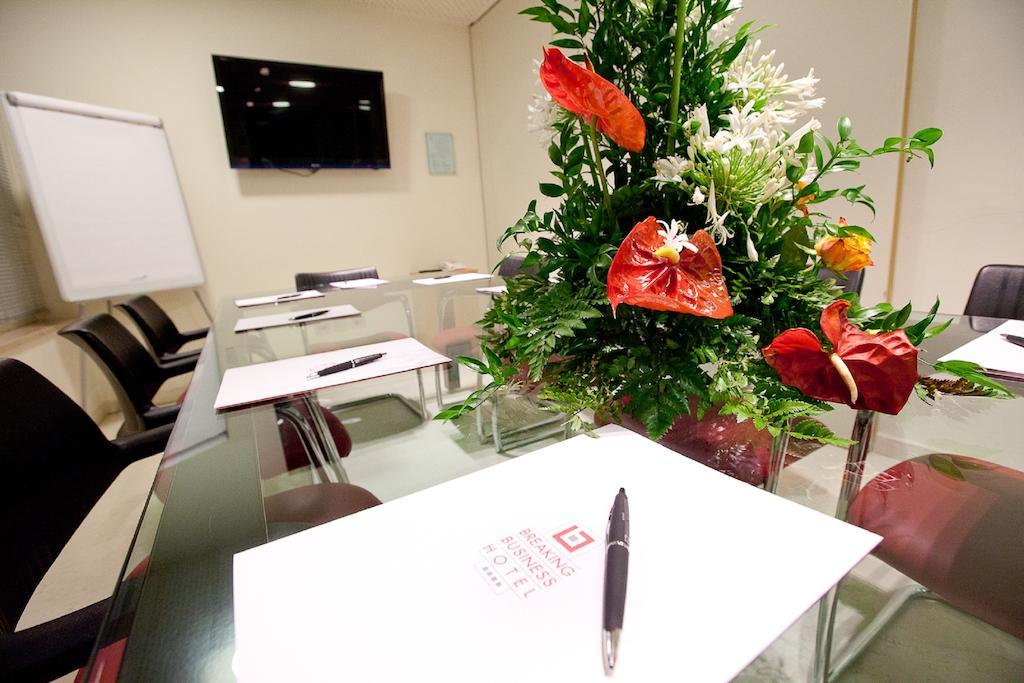 Breaking Business Hotel Mosciano SantʼAngelo Extérieur photo