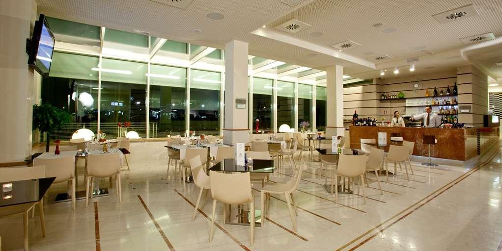Breaking Business Hotel Mosciano SantʼAngelo Restaurant photo