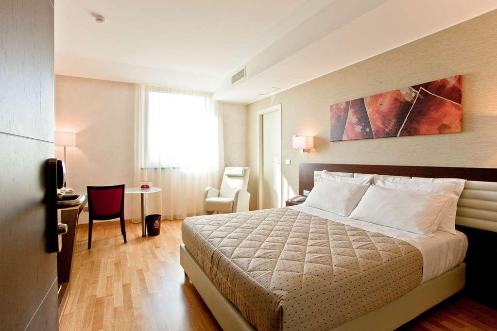 Breaking Business Hotel Mosciano SantʼAngelo Chambre photo
